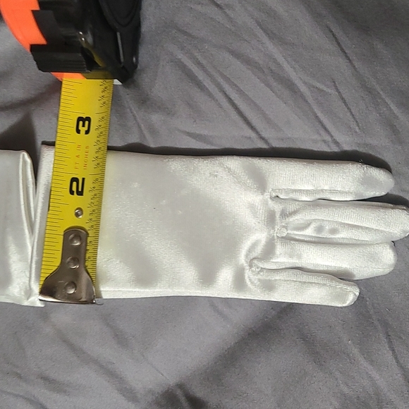 Small white gloves - Picture 4 of 6